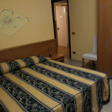Hotel Casa Rossa Монтекатини-Терме Экстерьер фото