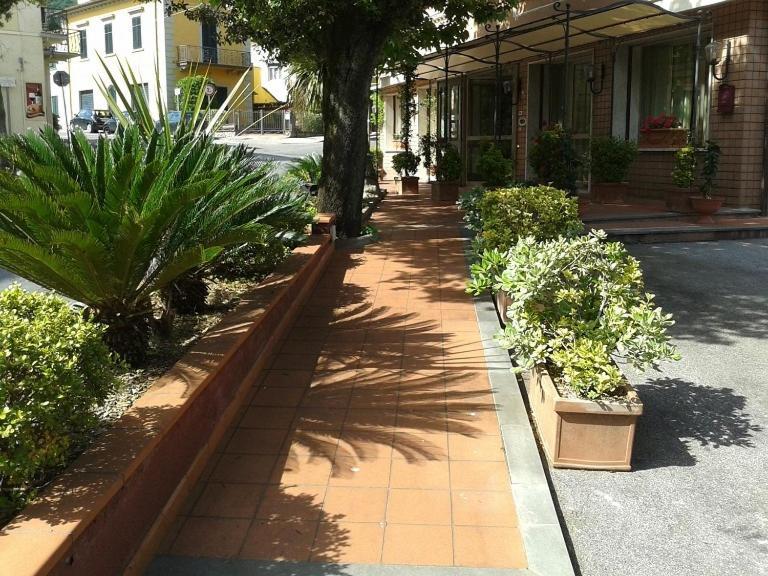 Hotel Casa Rossa Монтекатини-Терме Экстерьер фото