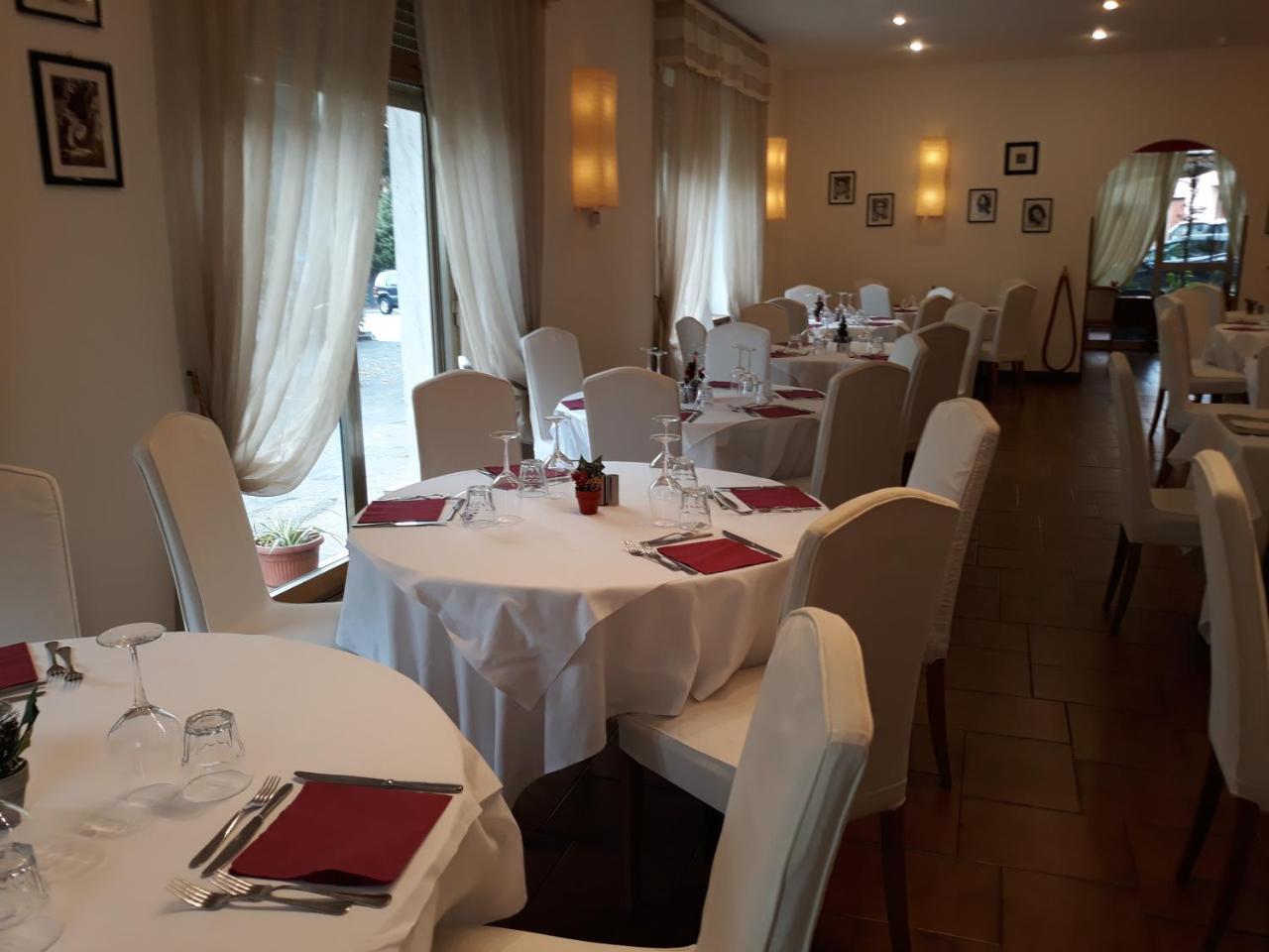 Hotel Casa Rossa Монтекатини-Терме Экстерьер фото