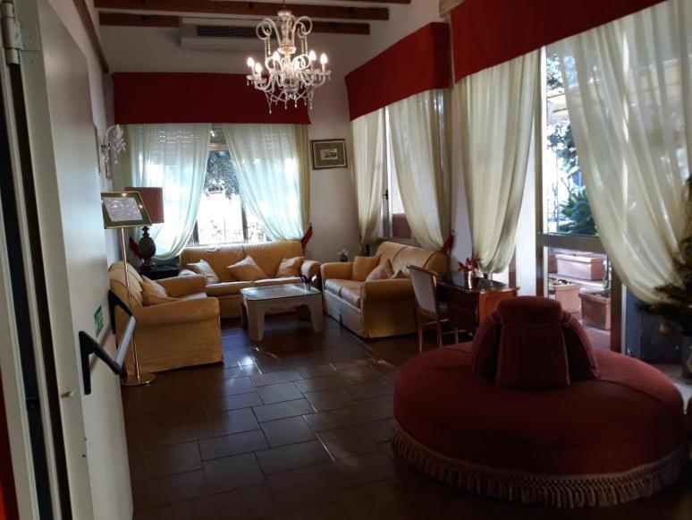 Hotel Casa Rossa Монтекатини-Терме Экстерьер фото