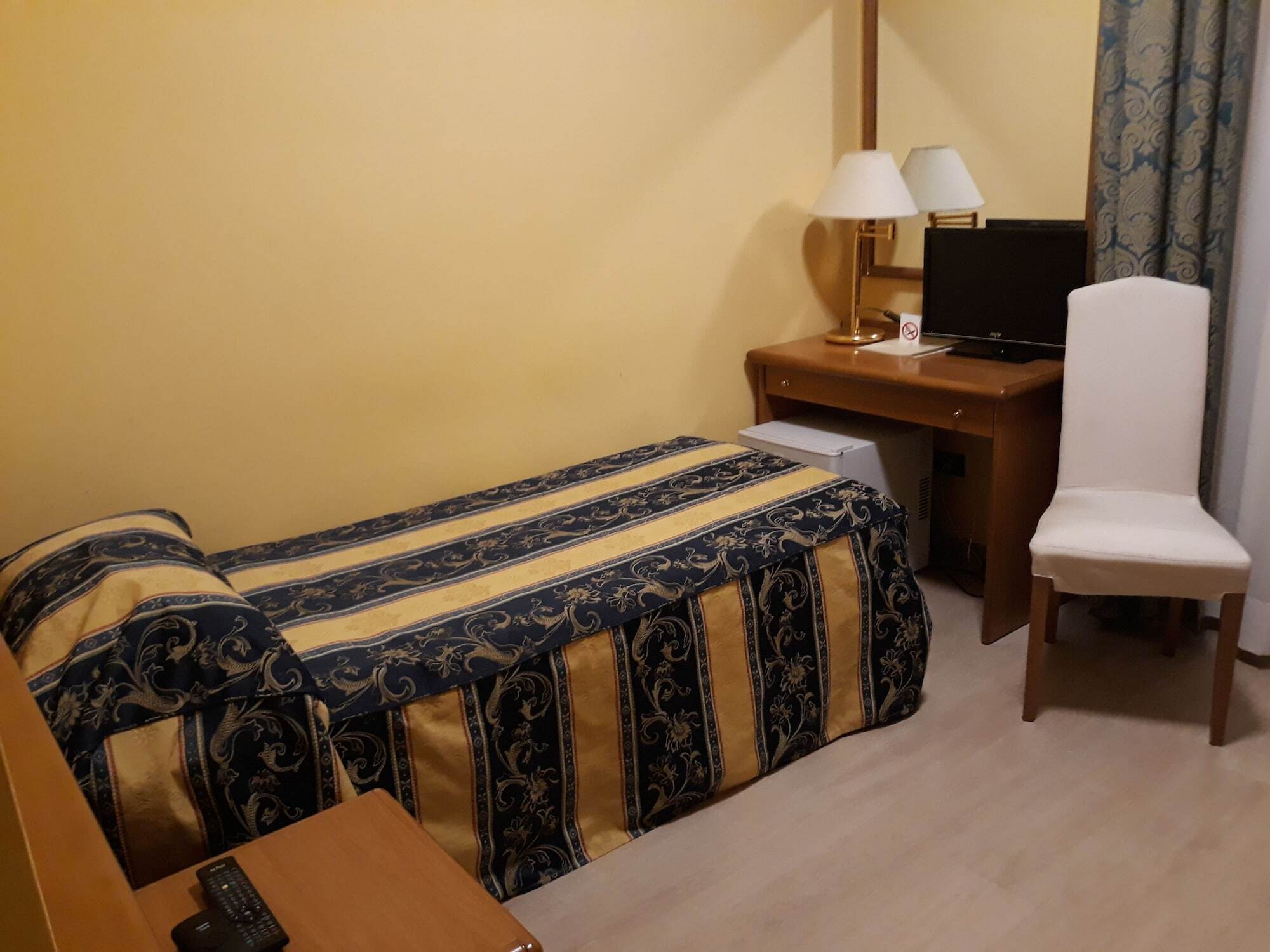 Hotel Casa Rossa Монтекатини-Терме Экстерьер фото