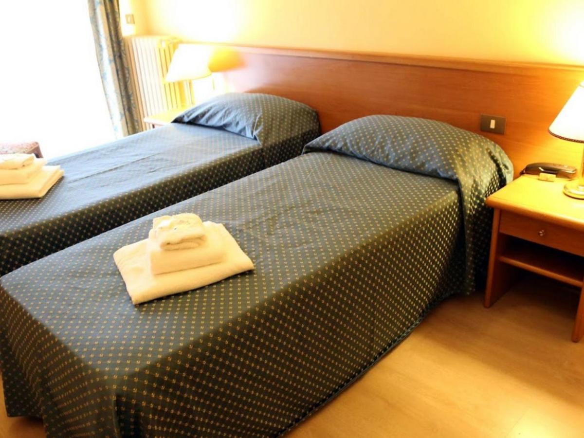 Hotel Casa Rossa Монтекатини-Терме Экстерьер фото