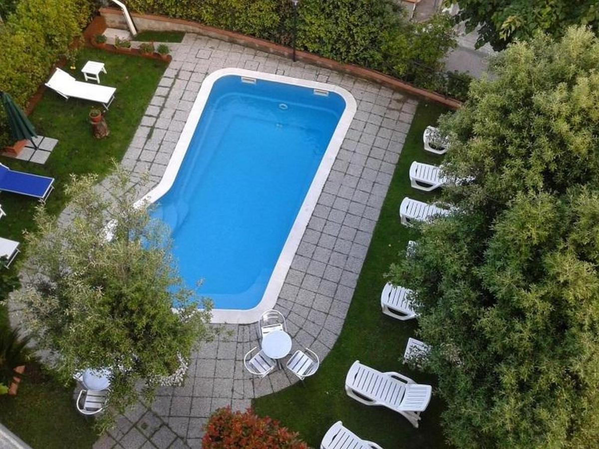 Hotel Casa Rossa Монтекатини-Терме Экстерьер фото