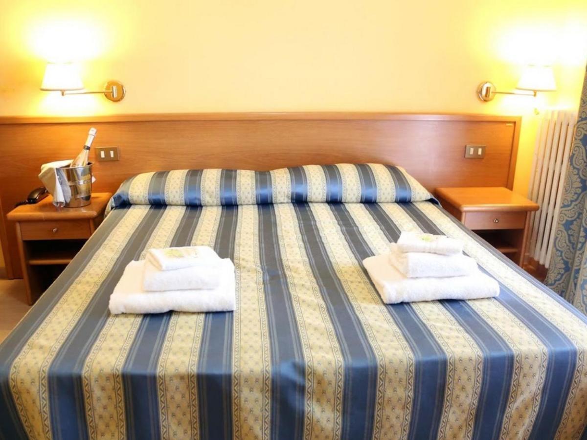 Hotel Casa Rossa Монтекатини-Терме Экстерьер фото