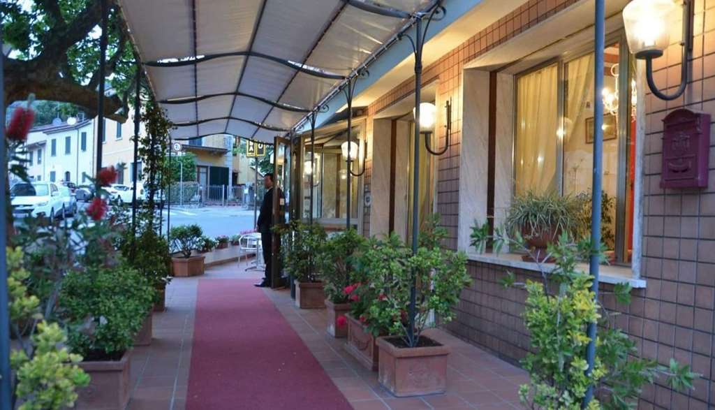 Hotel Casa Rossa Монтекатини-Терме Экстерьер фото